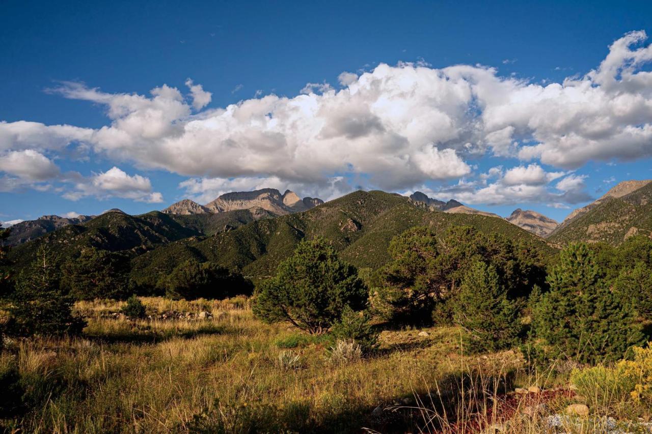 Вилла Cozy Remote Retreat • Mountain Views • Stargazing Crestone Экстерьер фото